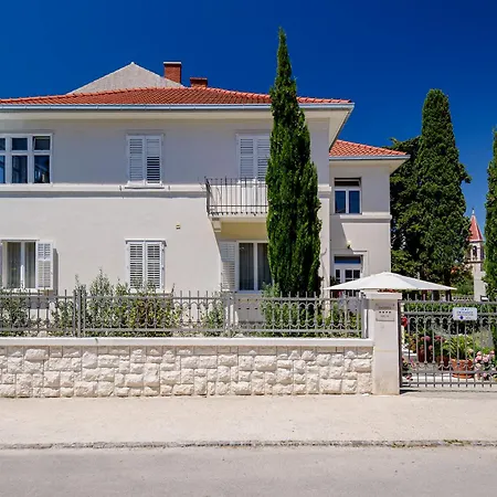 Palace Schoen Milesi-2