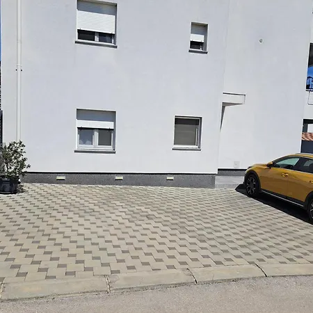 Villa Apartment Aa 2-2