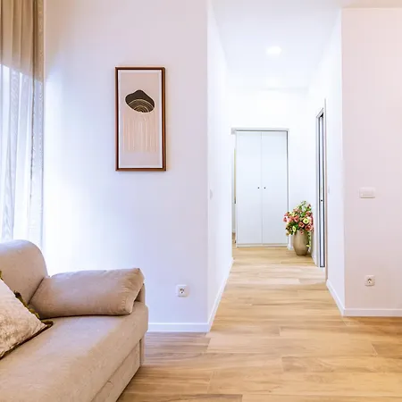 Luxury 2 Bedroom-2 Bathroom Apartment With Rooftop Terrace & Luxury Studio App-3