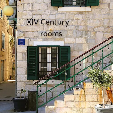 XIV Century Rooms-2