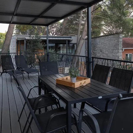 Apartments And Mobile Homes Makarska-2