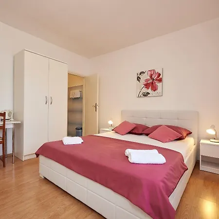 Apartment And Rooms Ivo-2