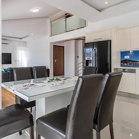 Gorgeous Home In Stobrec With Sauna-3