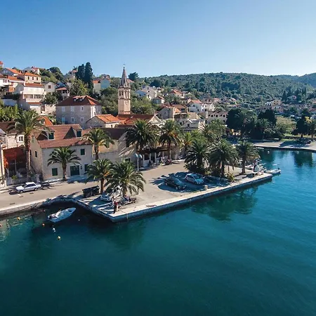 4 Bedroom Beach Front Home In Split-2