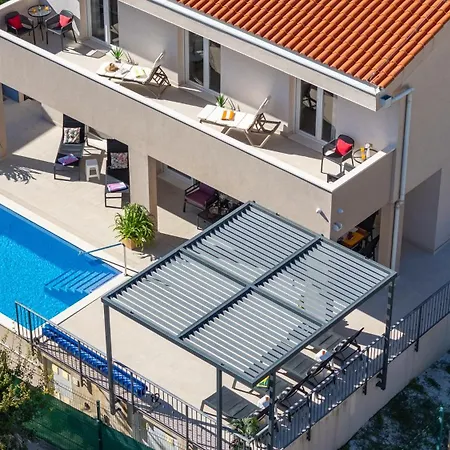 Villa Leonore In Omis With 4 En-Suite Bedrooms, Heated Pool, Fitness, Ps5, Completely Fenced Yard, Sandy Beach Just 3Min Walk-3