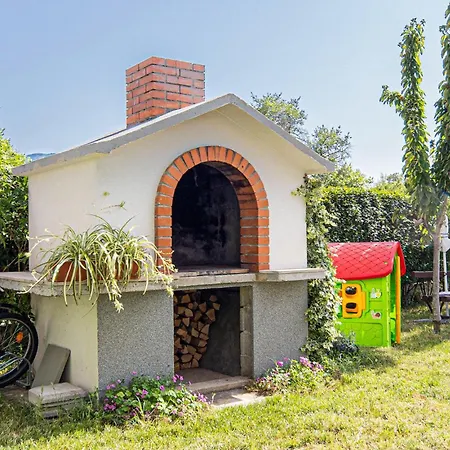 Stunning Home In Dugopolje-3