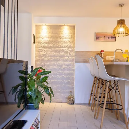 Rooms And Apartments Paese-3