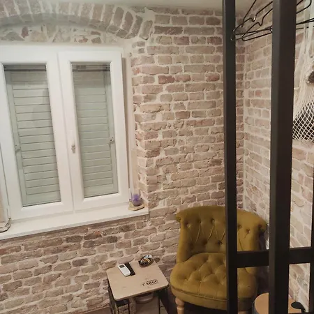 Luxury And Authentic Studio In Split Old Town-2
