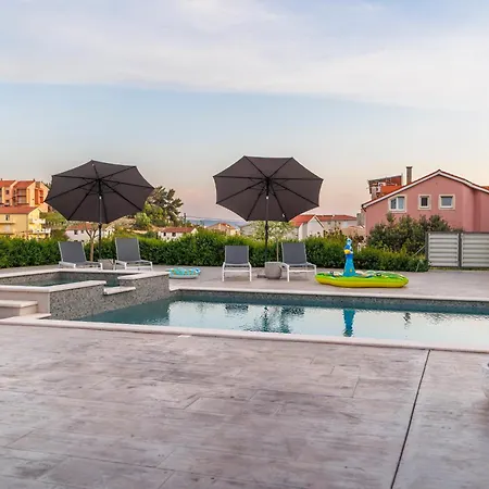 Fantastic House-3