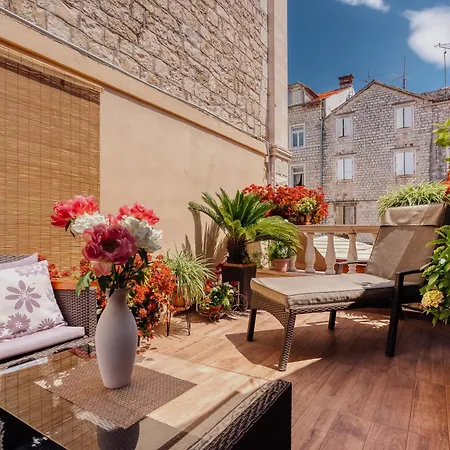 Old Town Villa Trogir Stars With Free Parking-2