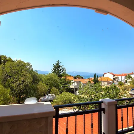 Domus Apartments - Free Private Parking-3
