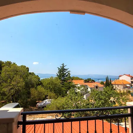 Domus Apartments - Free Private Parking-2