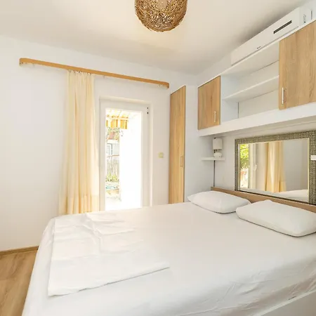 Tiho'S Apartments-3