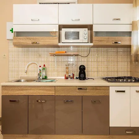 Tiho'S Apartments-2