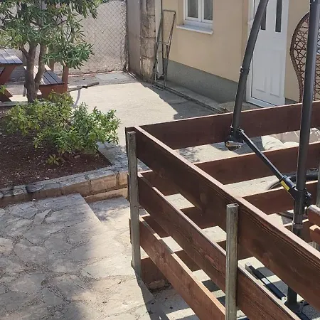 Apartments And Mobile Homes Makarska-3