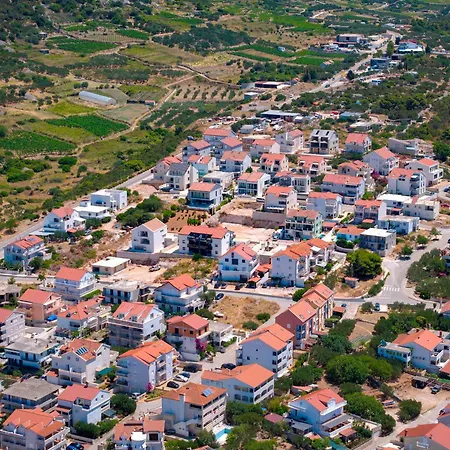 Hvar Adria-2