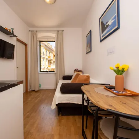 Split Ann Apartments-2