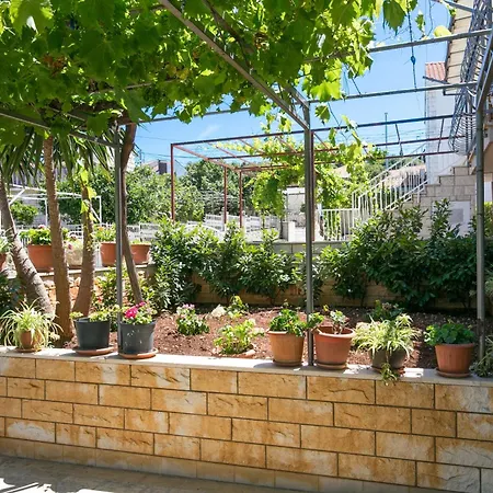 Apartments And Rooms With Parking Space Supetar, Brac - 5658-3