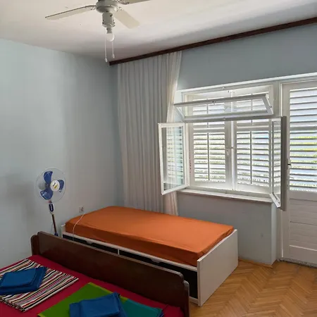 Hostel Guesthouse Mira-3