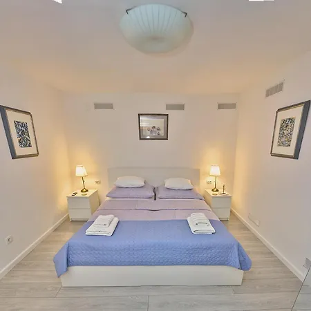 Peaceful Old Town Apartment With Sea And Sunrise Views-2