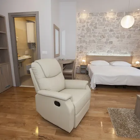 Tifani Luxury Rooms-2