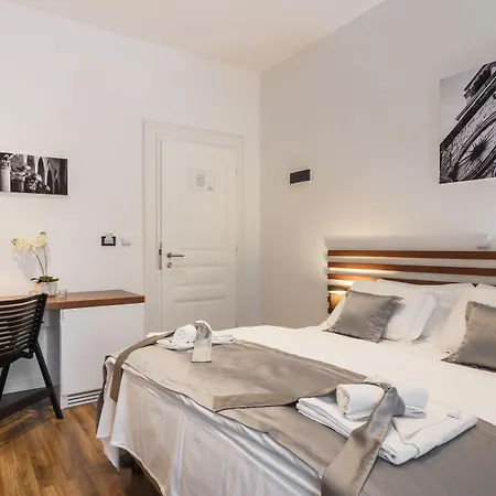 Prima Luxury Rooms-2