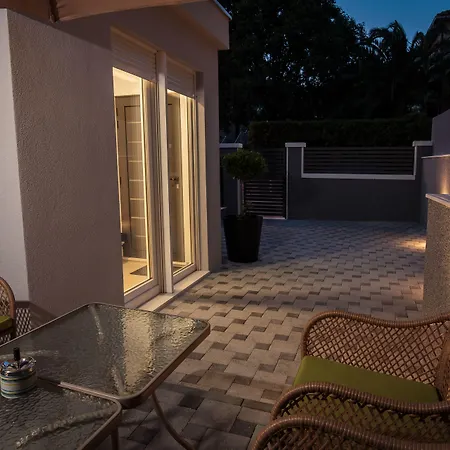Holiday Home Aspalathos Split - With Free Parking, Near The Beach, A Few Minutes' Walking Distance To The Unesco Palace-3