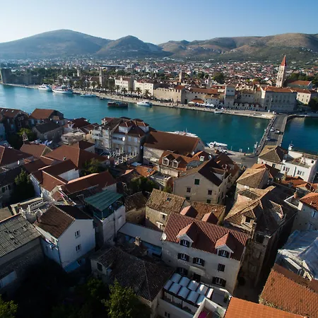 Tinel Longo, Holiday Home For Up To 8, City Center, Bbq, Terrace-2