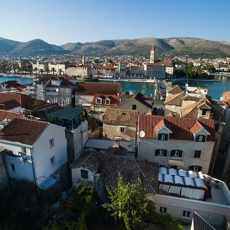 Tinel Longo, Holiday Home For Up To 8, City Center, Bbq, Terrace-3