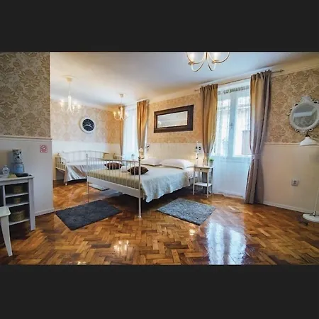 Mama'S And Papa'S Luxury Rooms-2