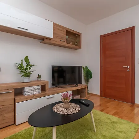 Modern Apt W Terrace 2 Min Walk To The Beach-3