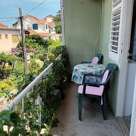 Apartments And Rooms By The Sea Jelsa, Hvar - 4602-3