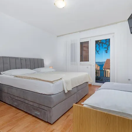 Apartments And Rooms By The Sea Brela, Makarska - 2752-3
