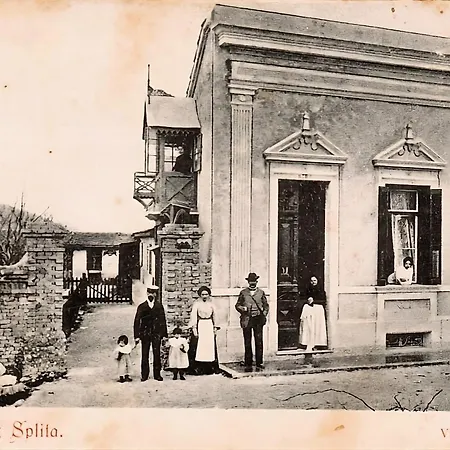 Antique Garden Villa-2