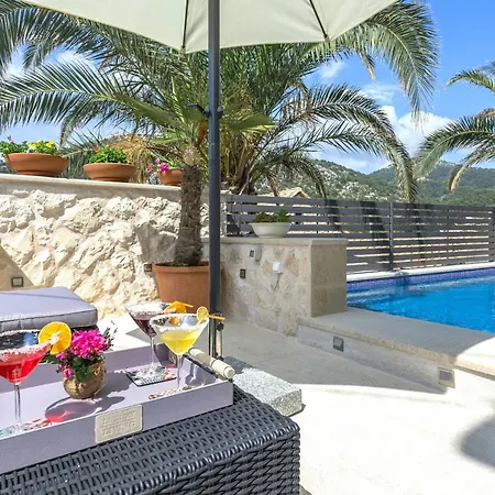Villa Capitis In The Centre - Private Pool Villa & Balcony Apartment With Spectacular View-No Pool-3