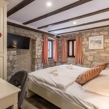Split Old Town Rooms Matushko-2