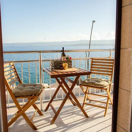Top Location! Beach & Center Apt 4-2