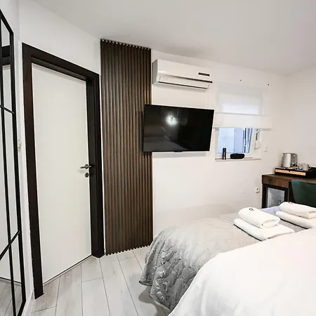 Laurea Rooms-3