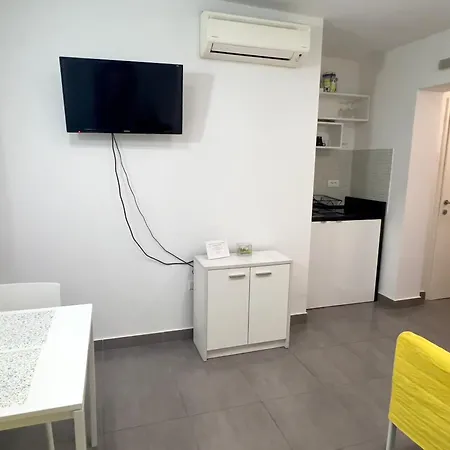 Issa Apartment-3