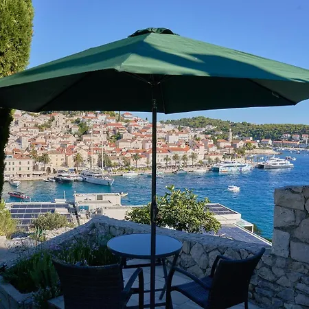 Peaceful Old Town Apartment With Sea And Sunrise Views-3