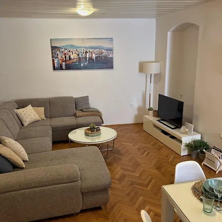 Boutique Room Kaja Walk To Old Town & Riva-2