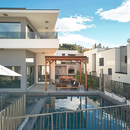 Luxury Villa Natali With Pool, Terrace And Sea View-2