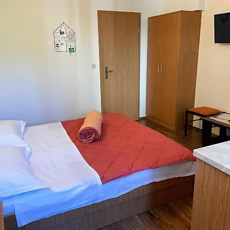 Obradovic Rooms & Apartments-2