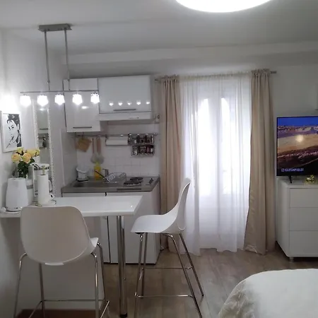 Private Apartments In Diocletians Palace-2