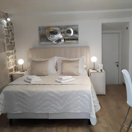 Private Apartments In Diocletians Palace-3