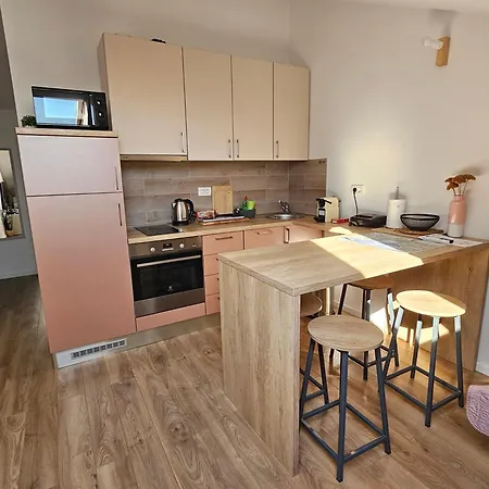 Geek Apartment-2