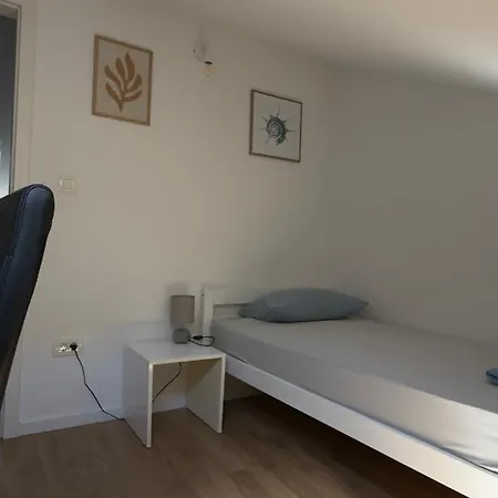 Geek Apartment-3