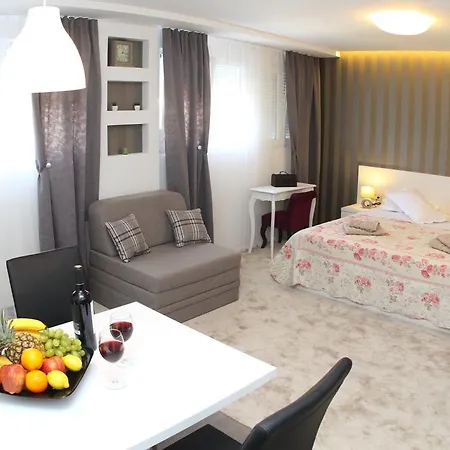 Studio Apartments Mirakul-3