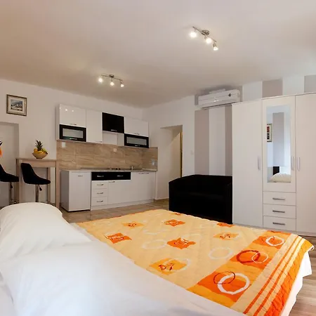 Central Luxury Rooms Izidor-2