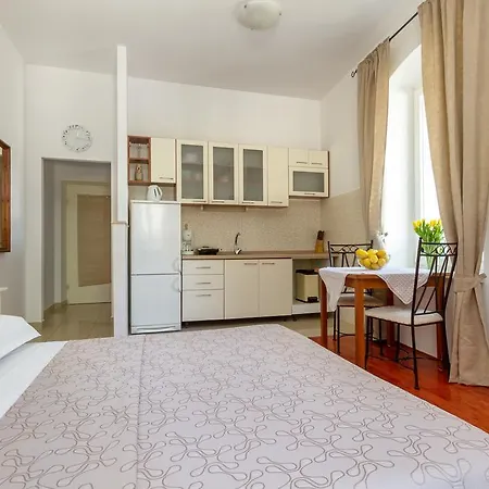Rooms & Apartments Matkovic-2